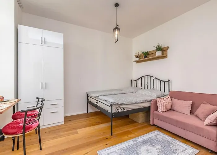 公寓 Cozy Quiet New In Karlin Square